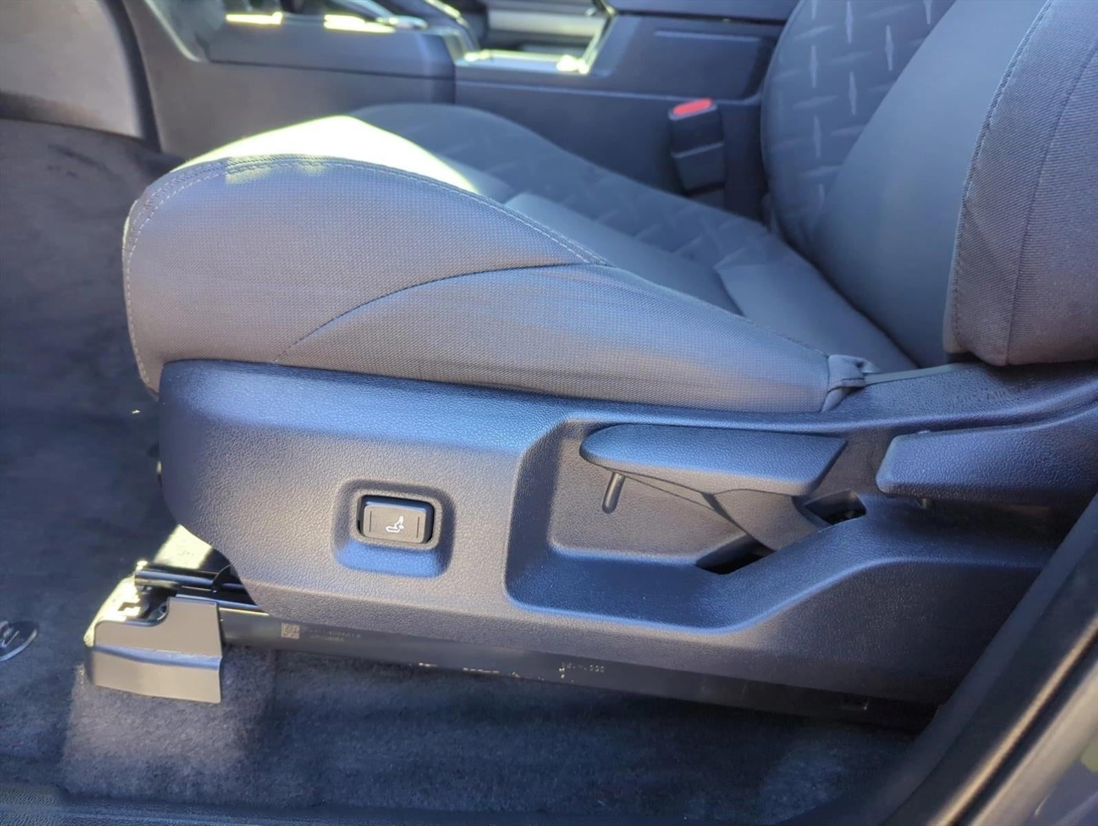 2024 Toyota Tacoma 2WD 2WD SR5 Double Cab 5' Bed AT (Natl)