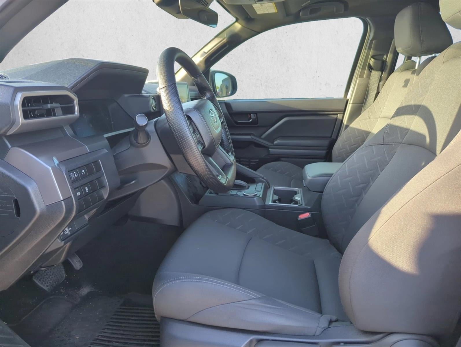 2024 Toyota Tacoma 2WD 2WD SR5 Double Cab 5' Bed AT (SE)