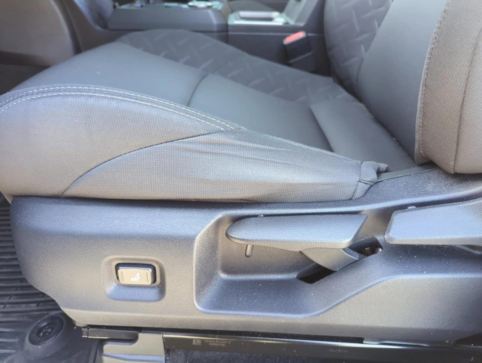2024 Toyota Tacoma 2WD 2WD SR5 Double Cab 5' Bed AT (SE)