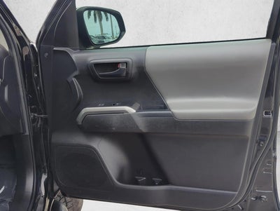 2022 Toyota Tacoma 2WD 2WD SR5 Double Cab 5' Bed I4 AT (SE)