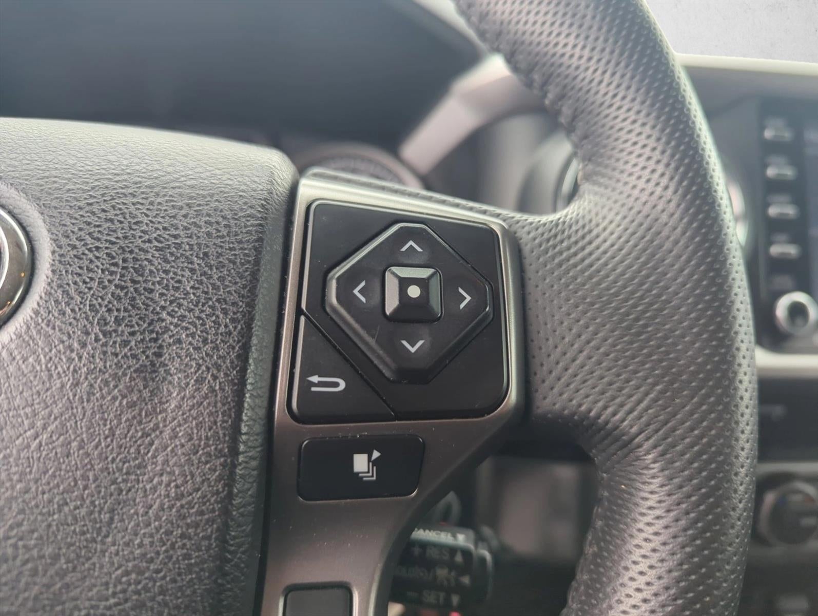 2022 Toyota Tacoma 4WD 4WD SR5 Double Cab 6' Bed V6 AT (Natl)