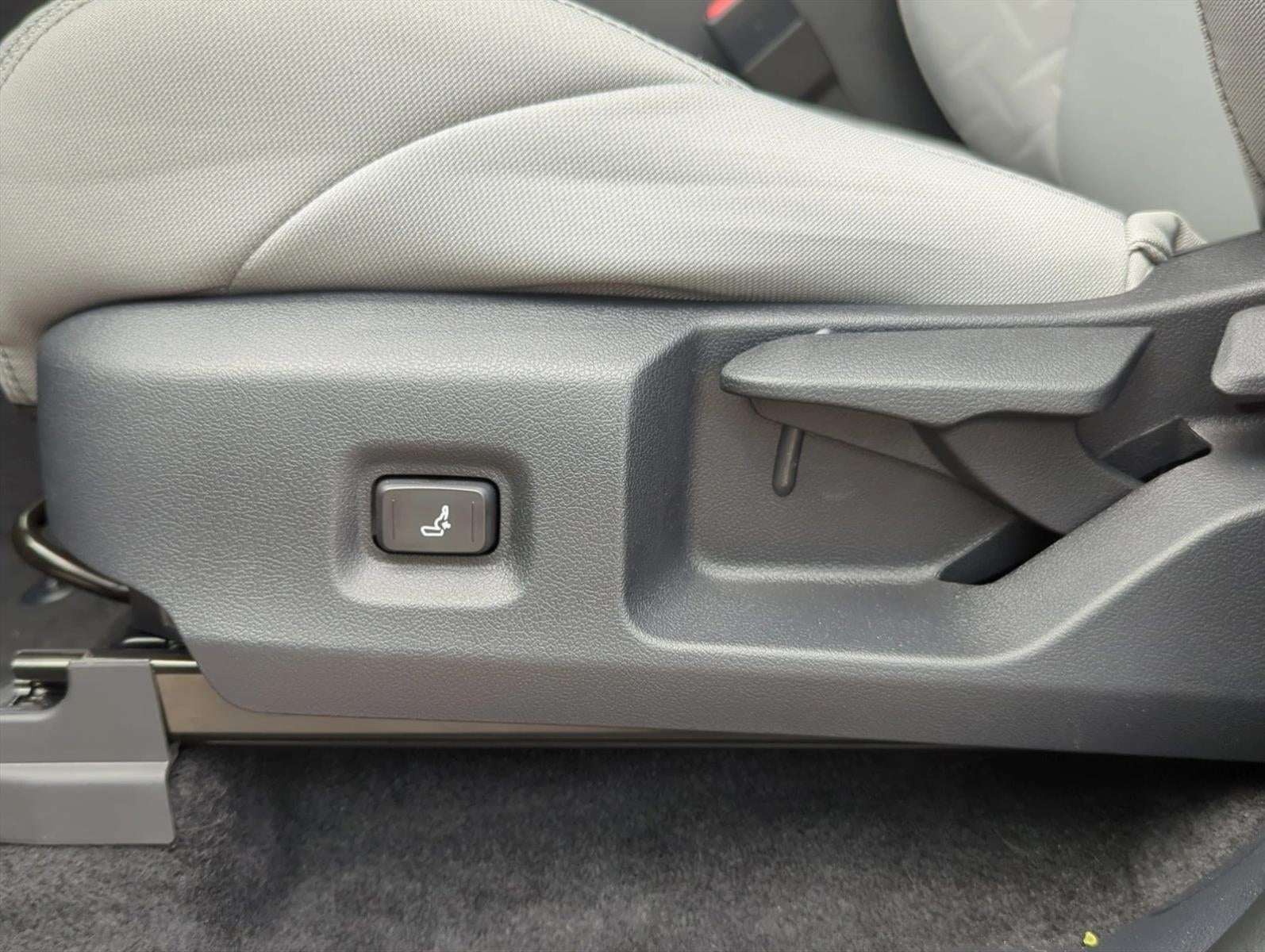 2025 Toyota Tacoma 2WD 2WD SR5 Double Cab 5' Bed AT (SE)