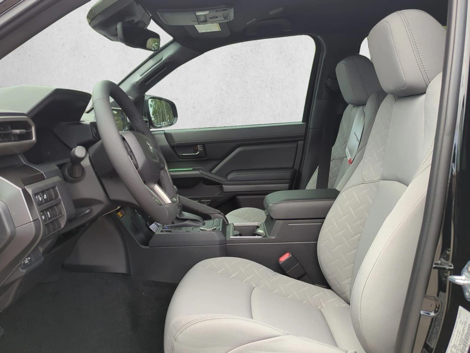 2025 Toyota Tacoma 2WD 2WD SR5 Double Cab 5' Bed AT (SE)