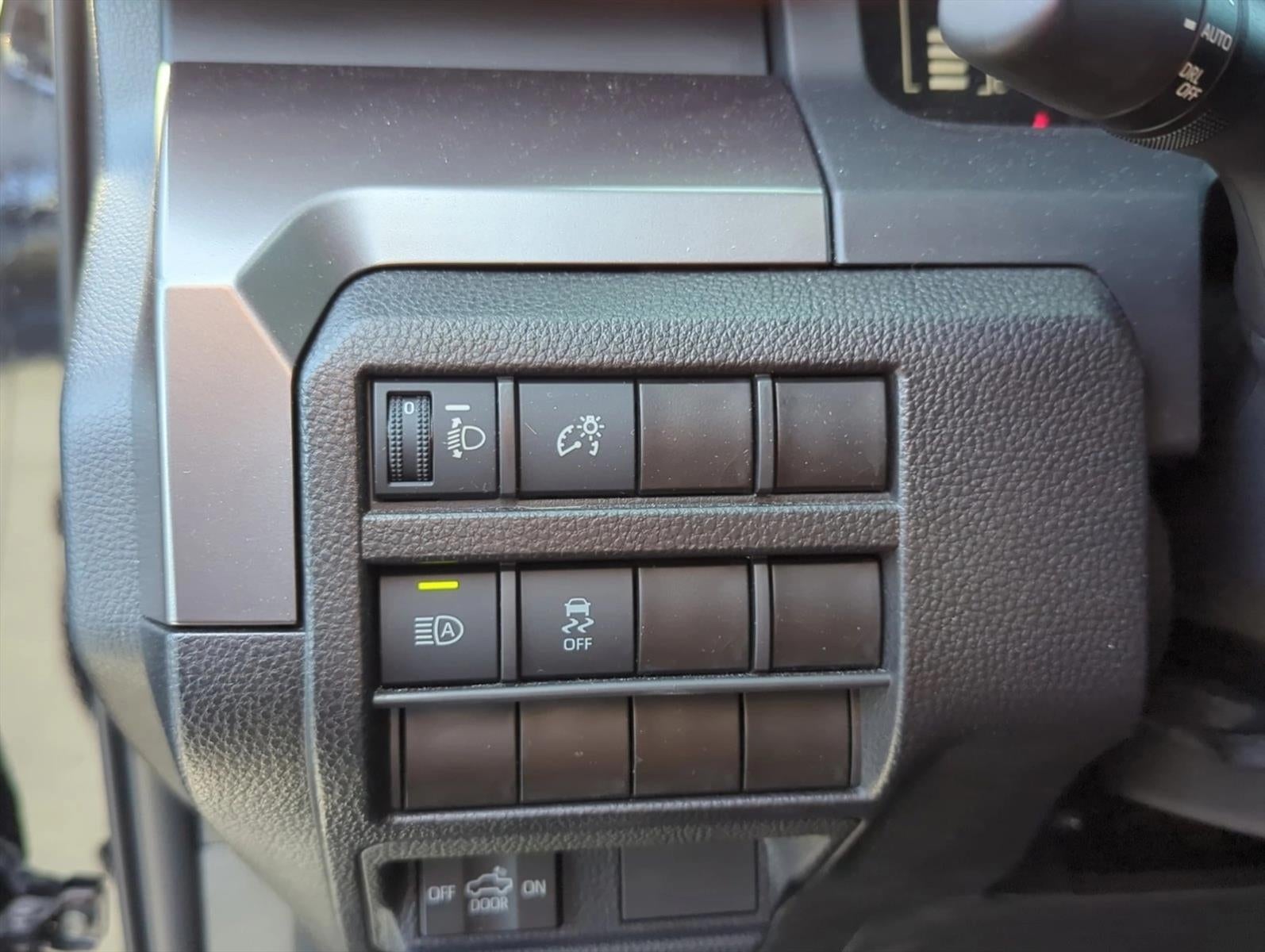 2025 Toyota Tacoma 2WD 2WD SR5 Double Cab 5' Bed AT (SE)
