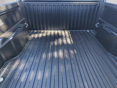 2026 Toyota Tacoma 2WD 2WD SR5 Double Cab 5' Bed AT (SE)