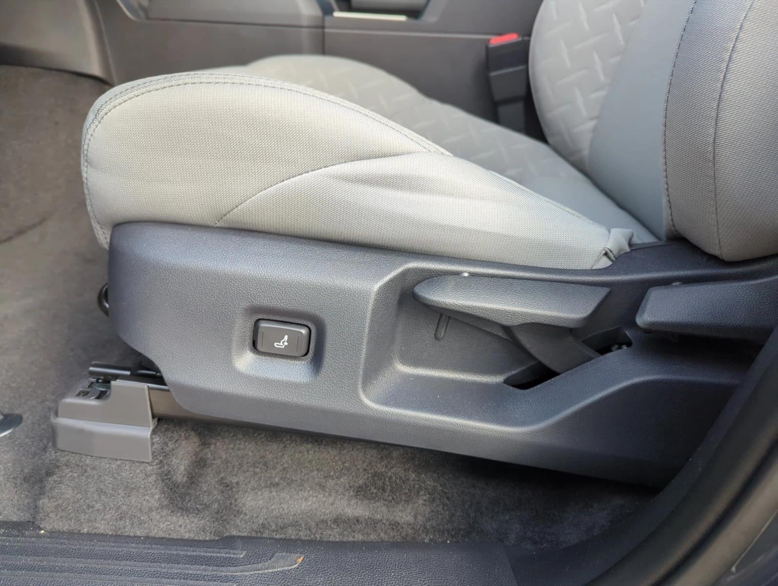 2026 Toyota Tacoma 2WD 2WD SR5 Double Cab 5' Bed AT (SE)