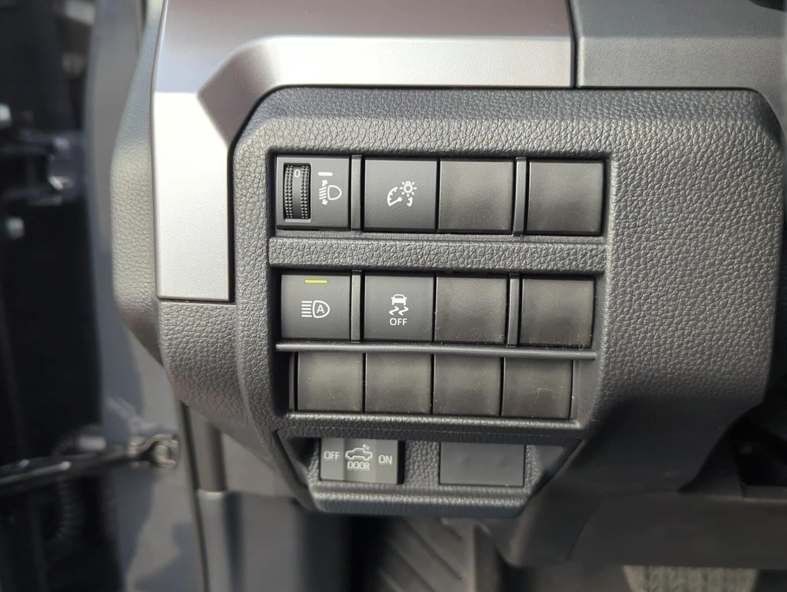 2026 Toyota Tacoma 2WD 2WD SR5 Double Cab 5' Bed AT (SE)