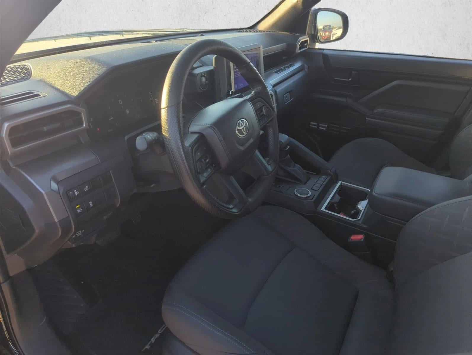 2024 Toyota Tacoma 2WD 2WD SR5 Double Cab 5' Bed AT (SE)