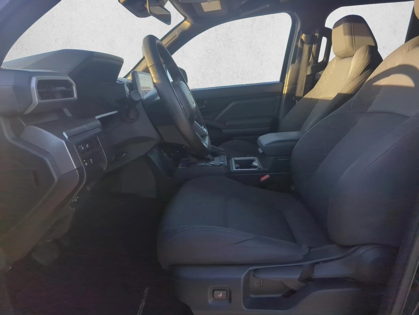 2024 Toyota Tacoma 2WD 2WD SR5 Double Cab 5' Bed AT (SE)