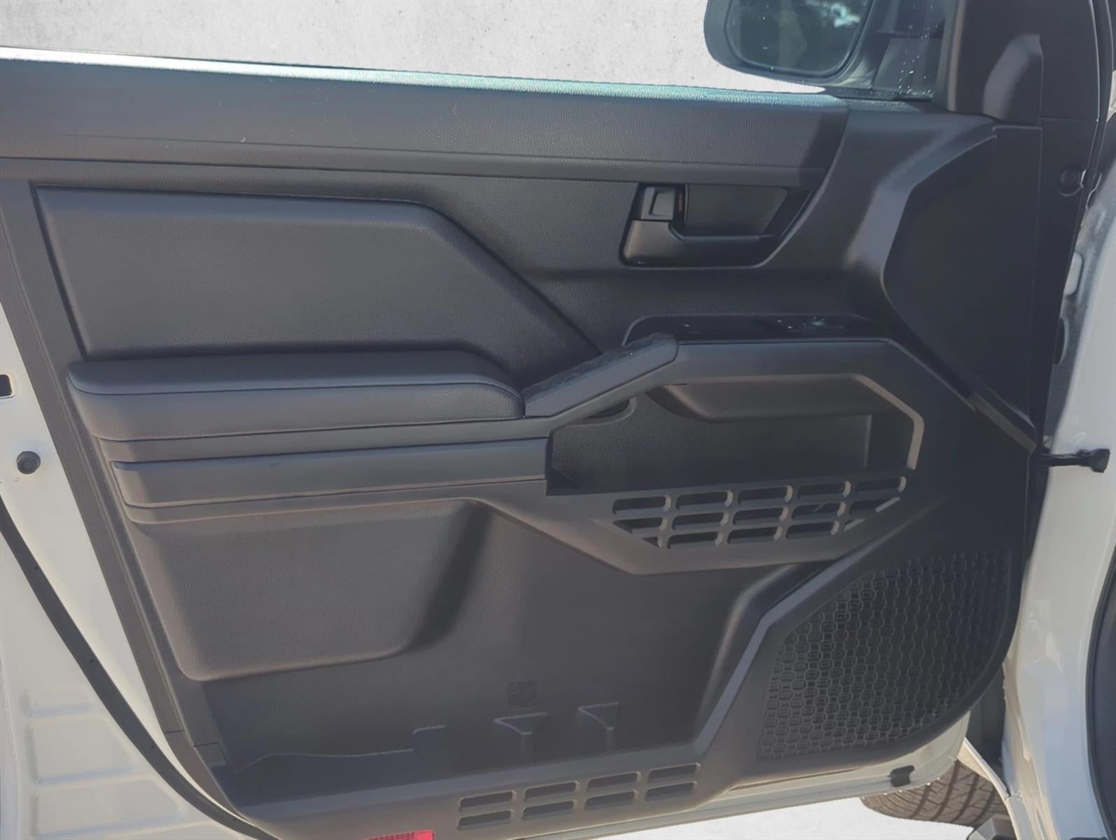 2025 Toyota Tacoma 2WD 2WD SR Double Cab 5' Bed AT (GS)