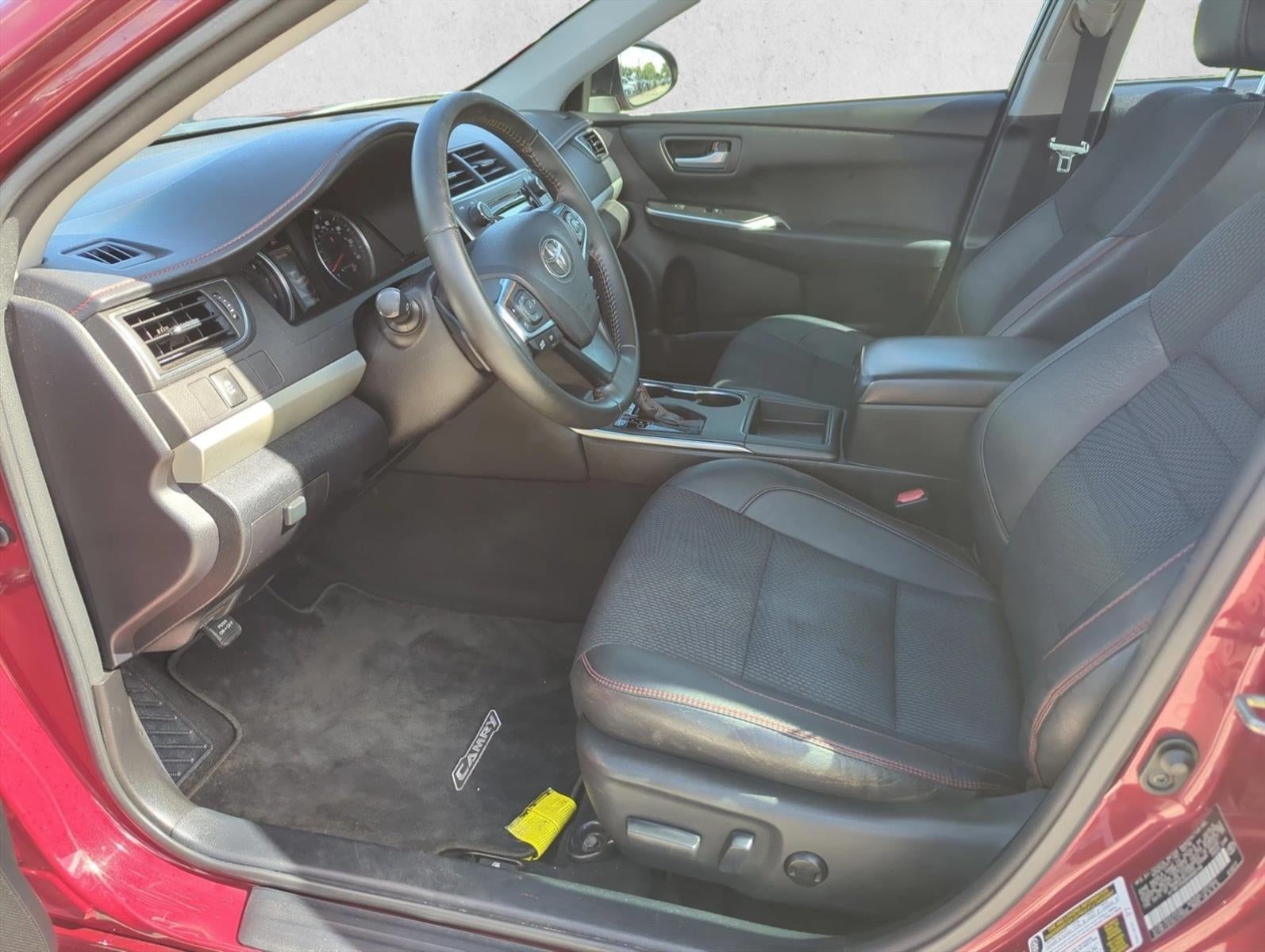 2017 Toyota Camry SE Auto (SE)