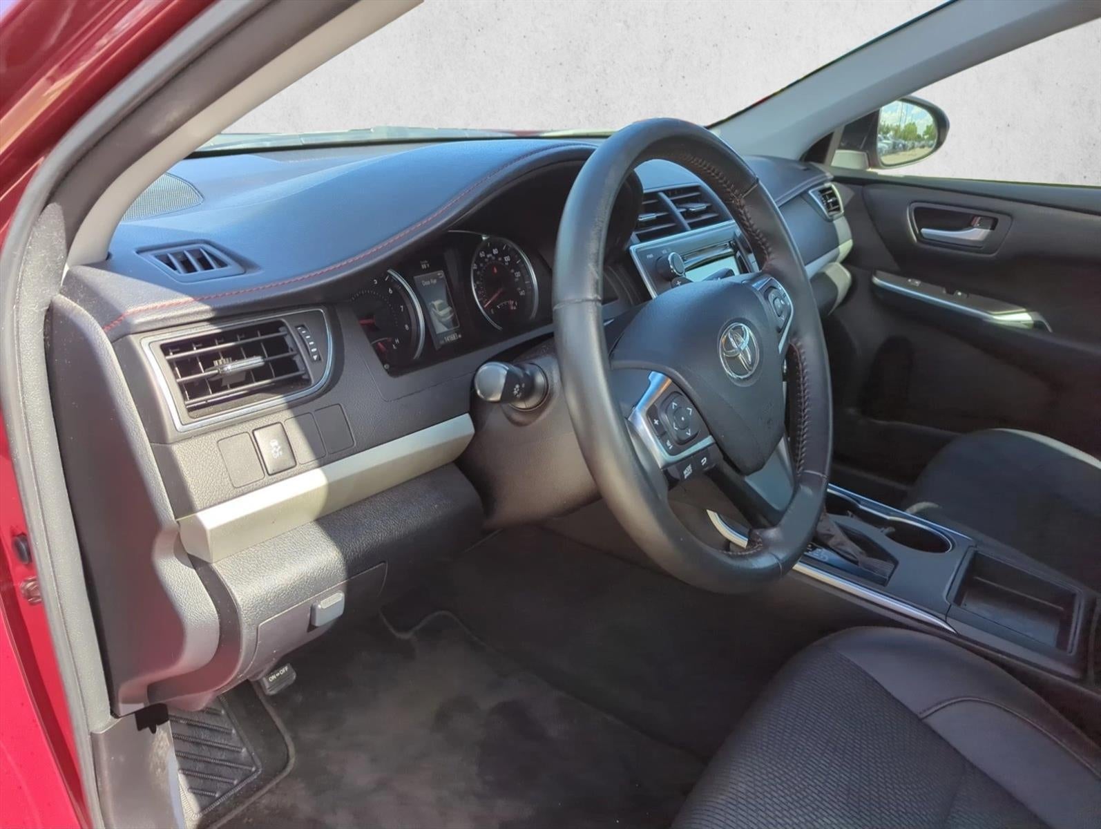 2017 Toyota Camry SE Auto (SE)