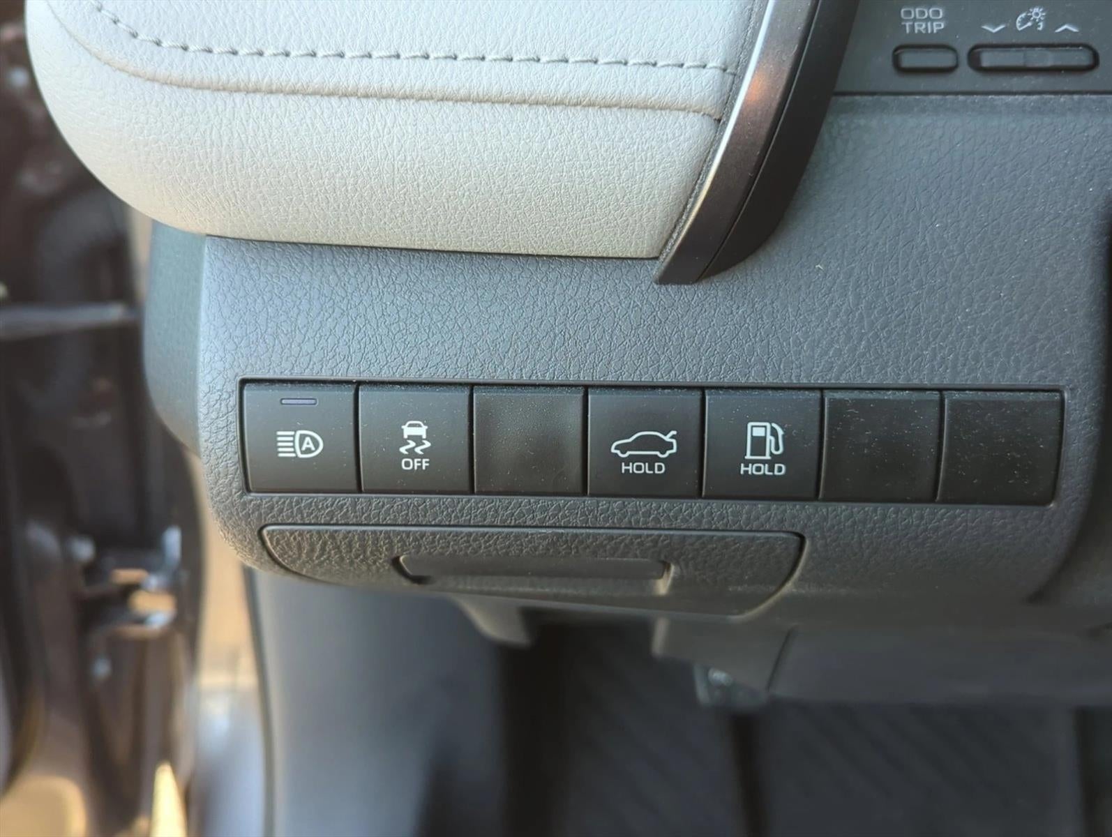 2023 Toyota Camry LE Auto (SE)