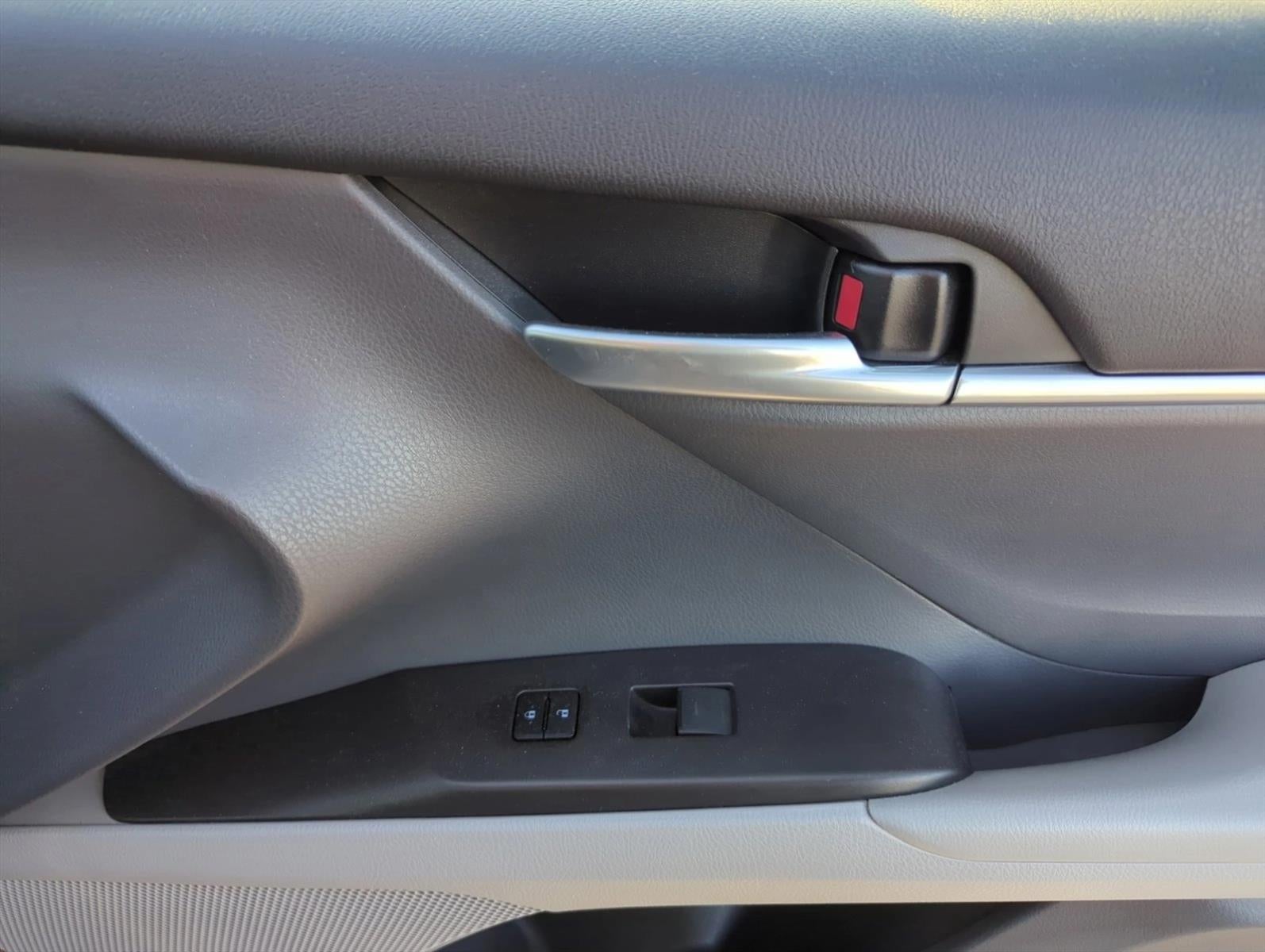 2023 Toyota Camry LE Auto (SE)