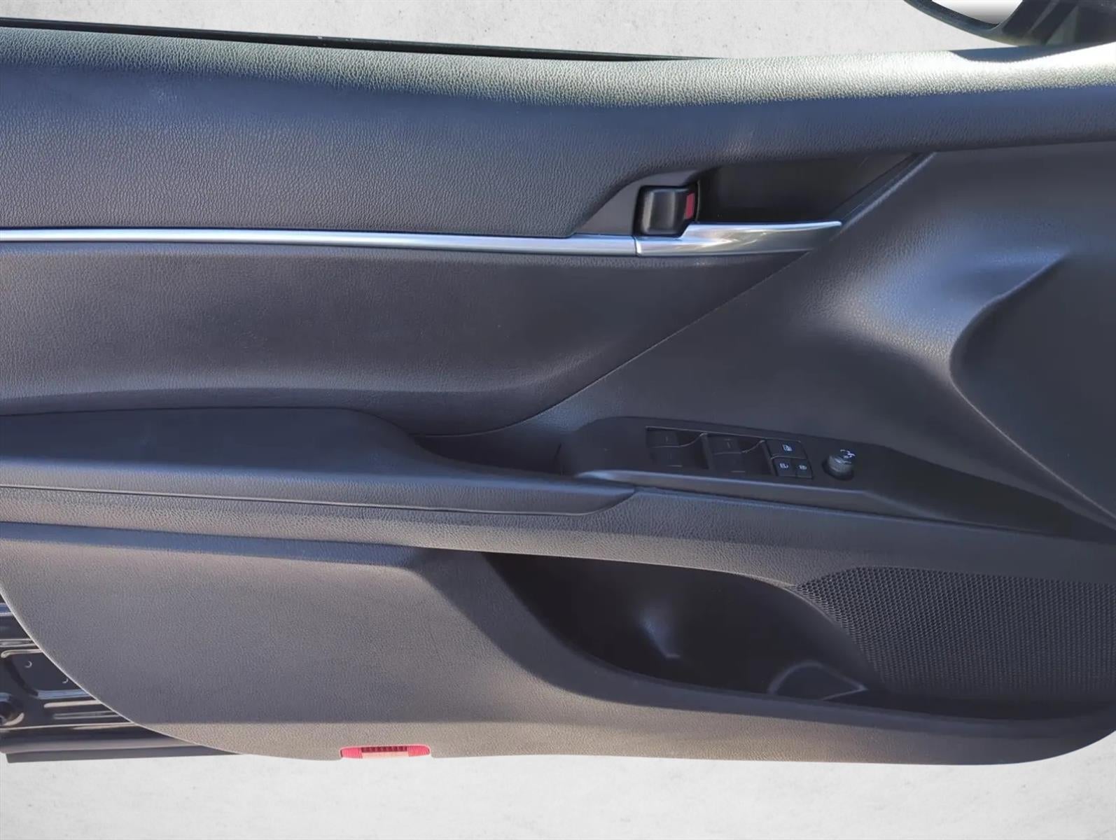 2022 Toyota Camry LE Auto (SE)