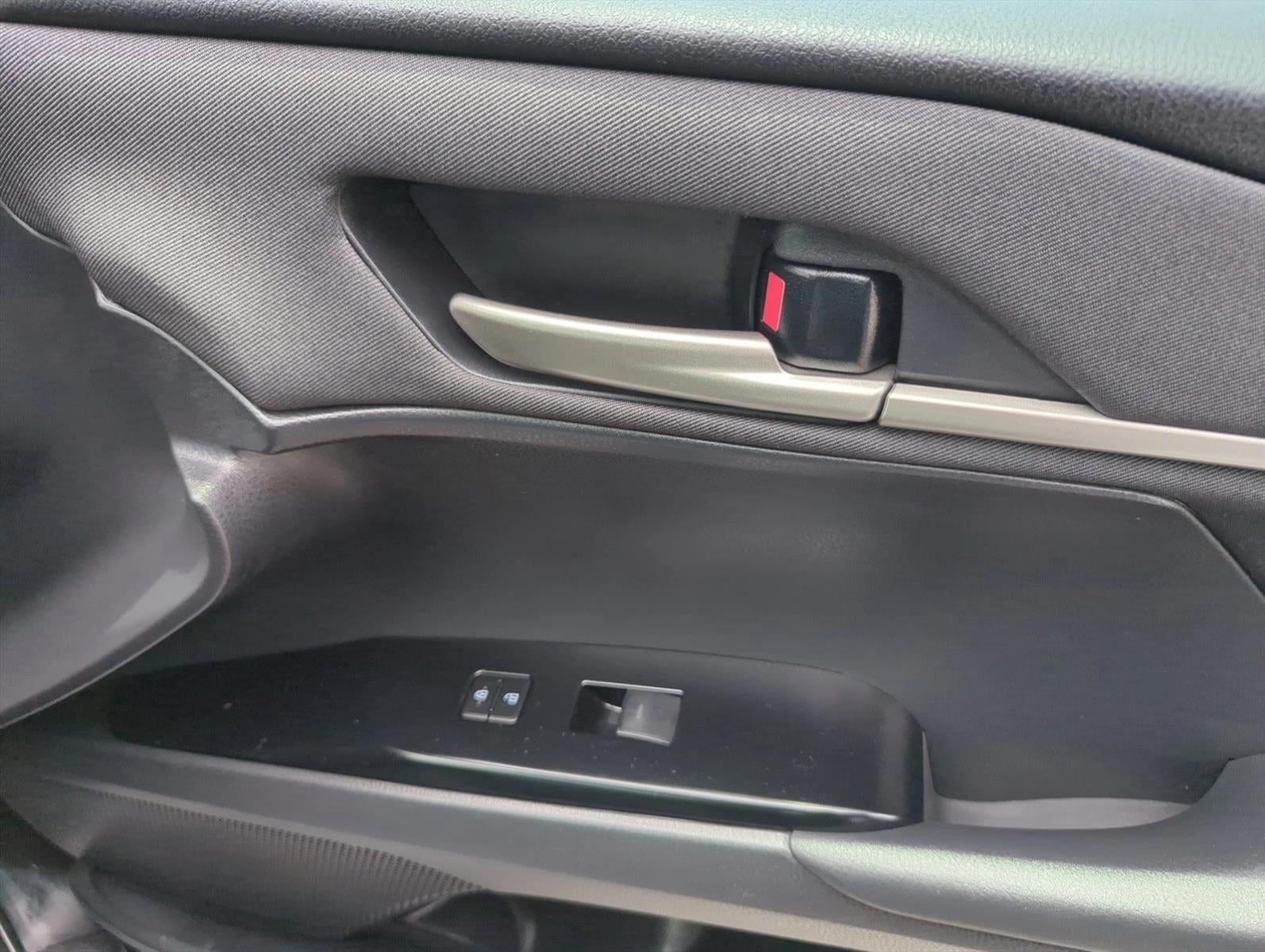 2025 Toyota Camry LE (Natl)