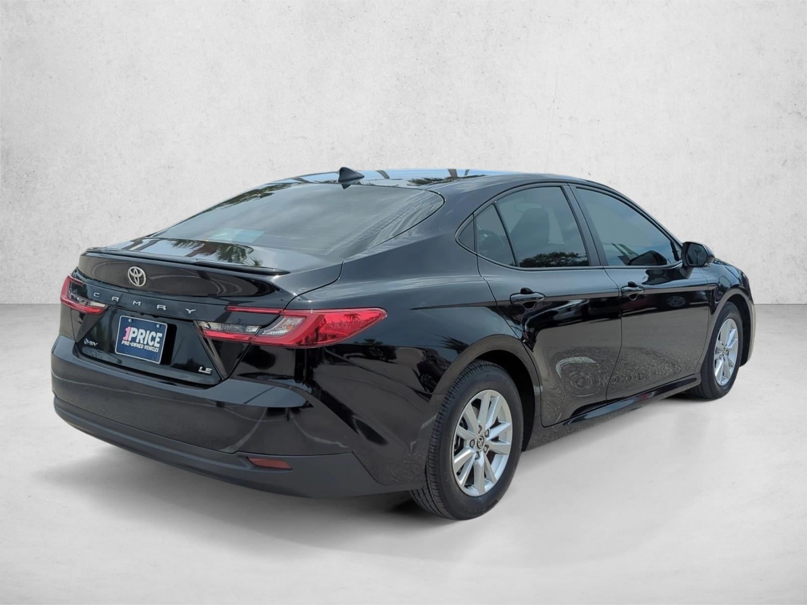 2025 Toyota Camry LE (Natl)