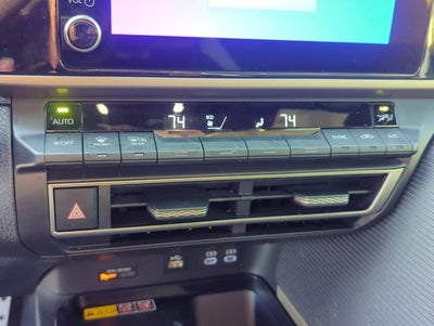 2025 Toyota Camry SE (Natl)