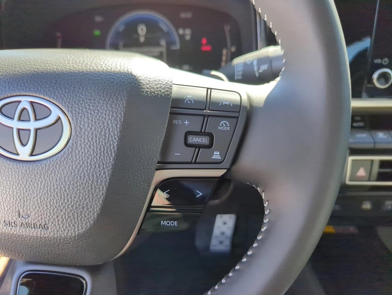 2025 Toyota Camry SE (SE)