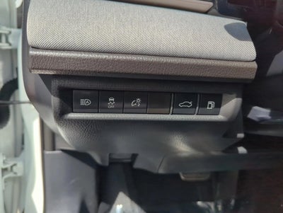 2025 Toyota Camry LE (SE)
