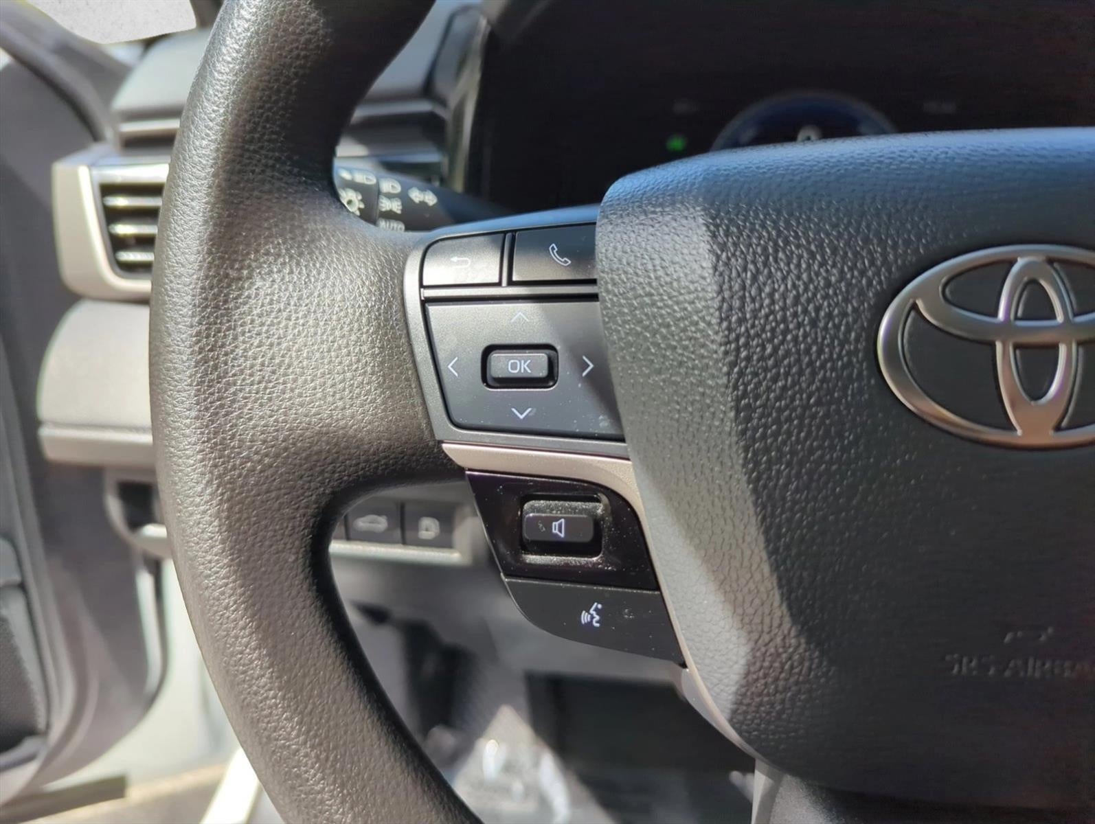 2025 Toyota Camry LE (SE)