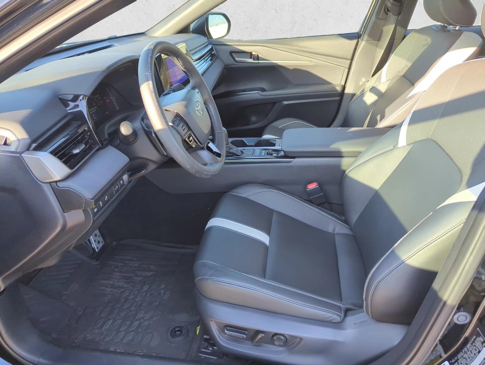 2025 Toyota Camry SE (Natl)