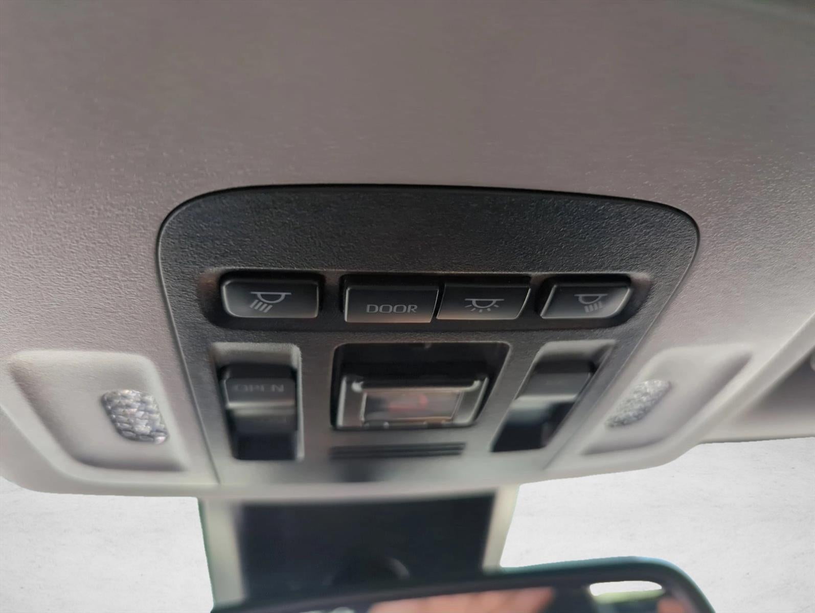 2023 Toyota Camry SE Auto (SE)