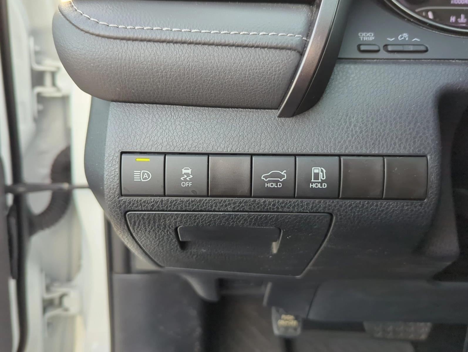 2024 Toyota Camry SE Auto (SE)
