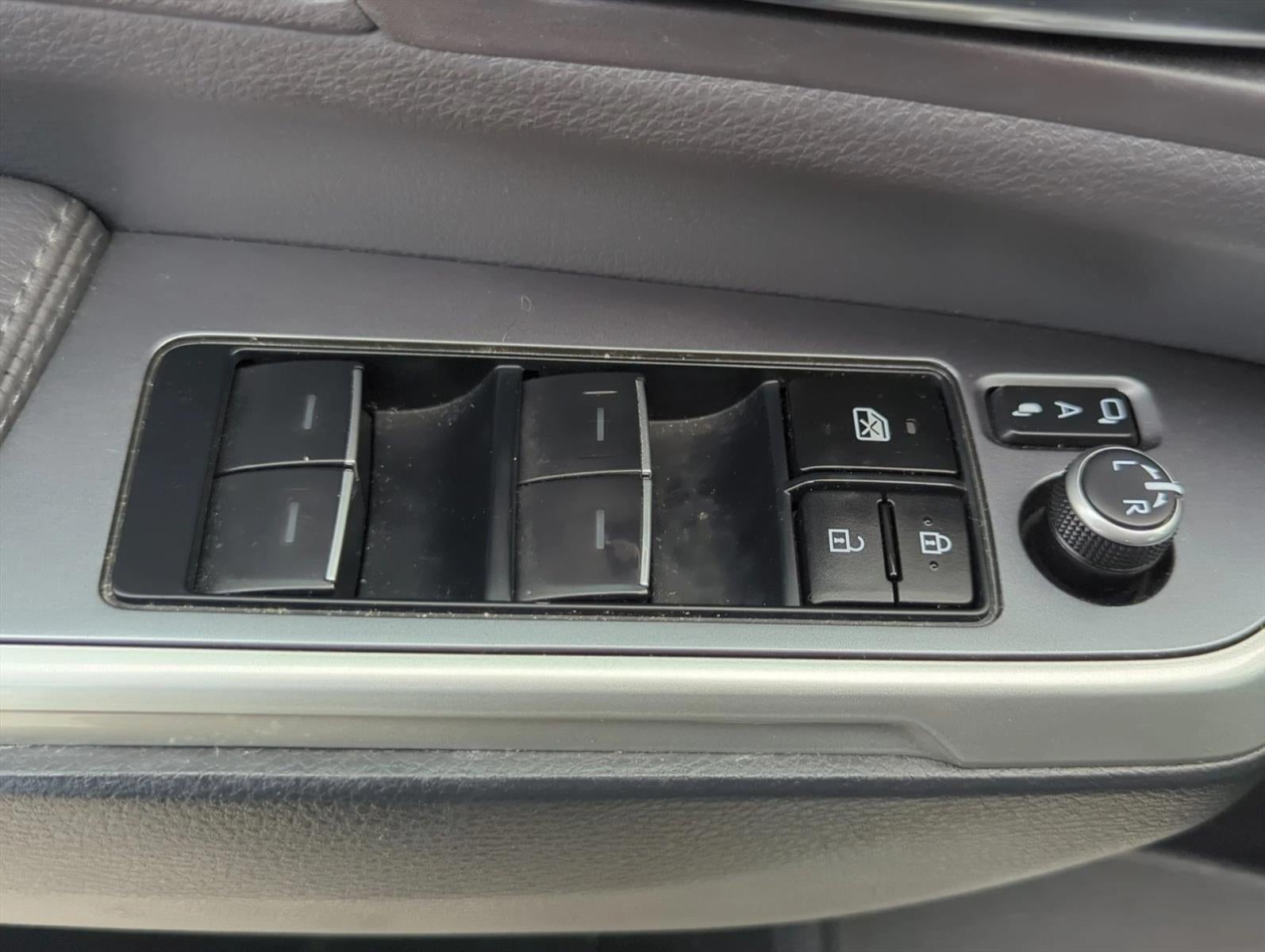 2023 Toyota Sienna XSE 25th Anniversary AWD 7-Passenger (Natl)
