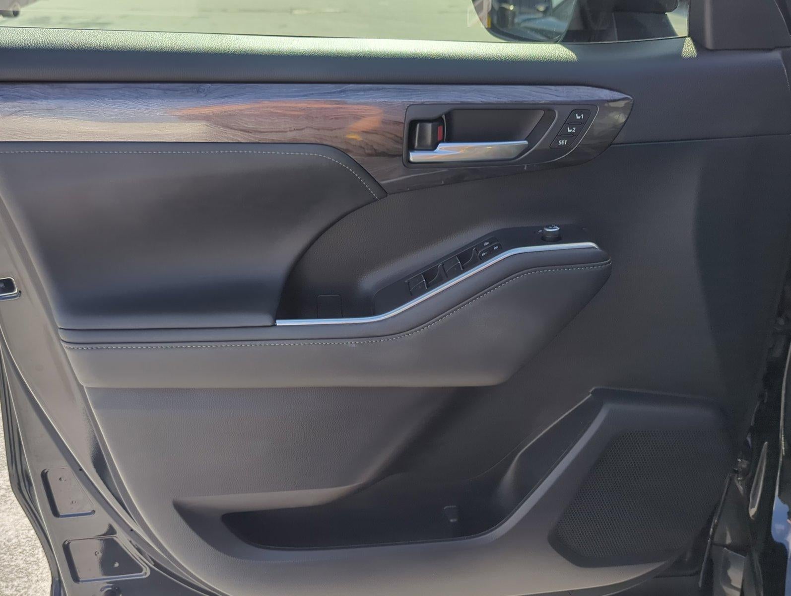 2023 Toyota Highlander Limited FWD (GS)