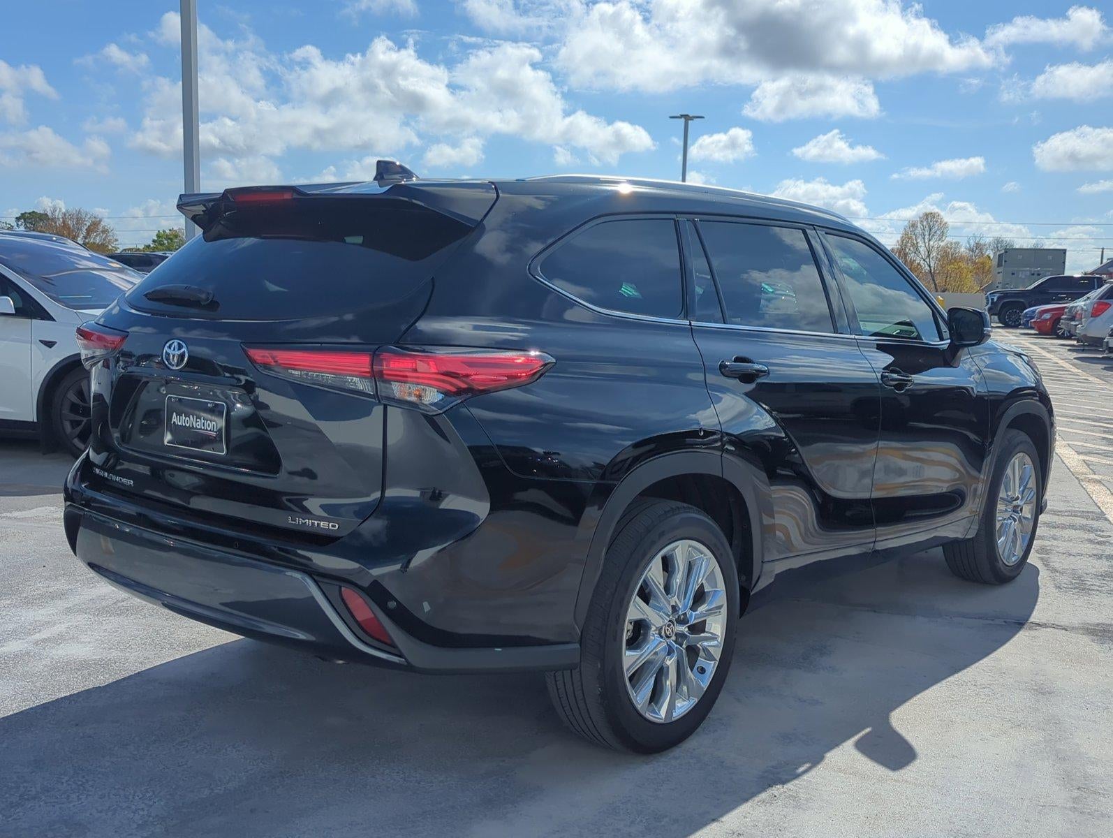2023 Toyota Highlander Limited FWD (GS)