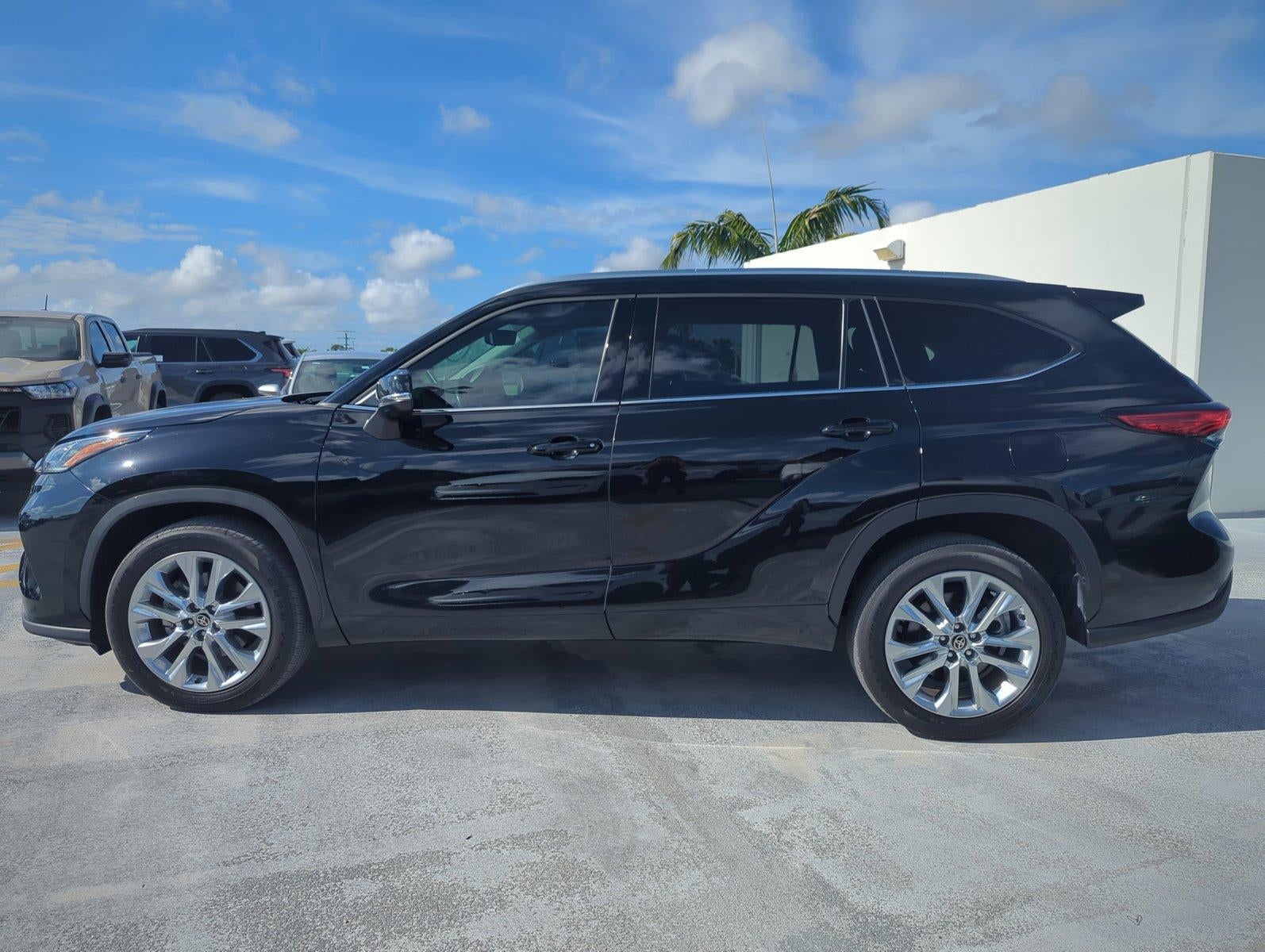 2023 Toyota Highlander Limited FWD (GS)