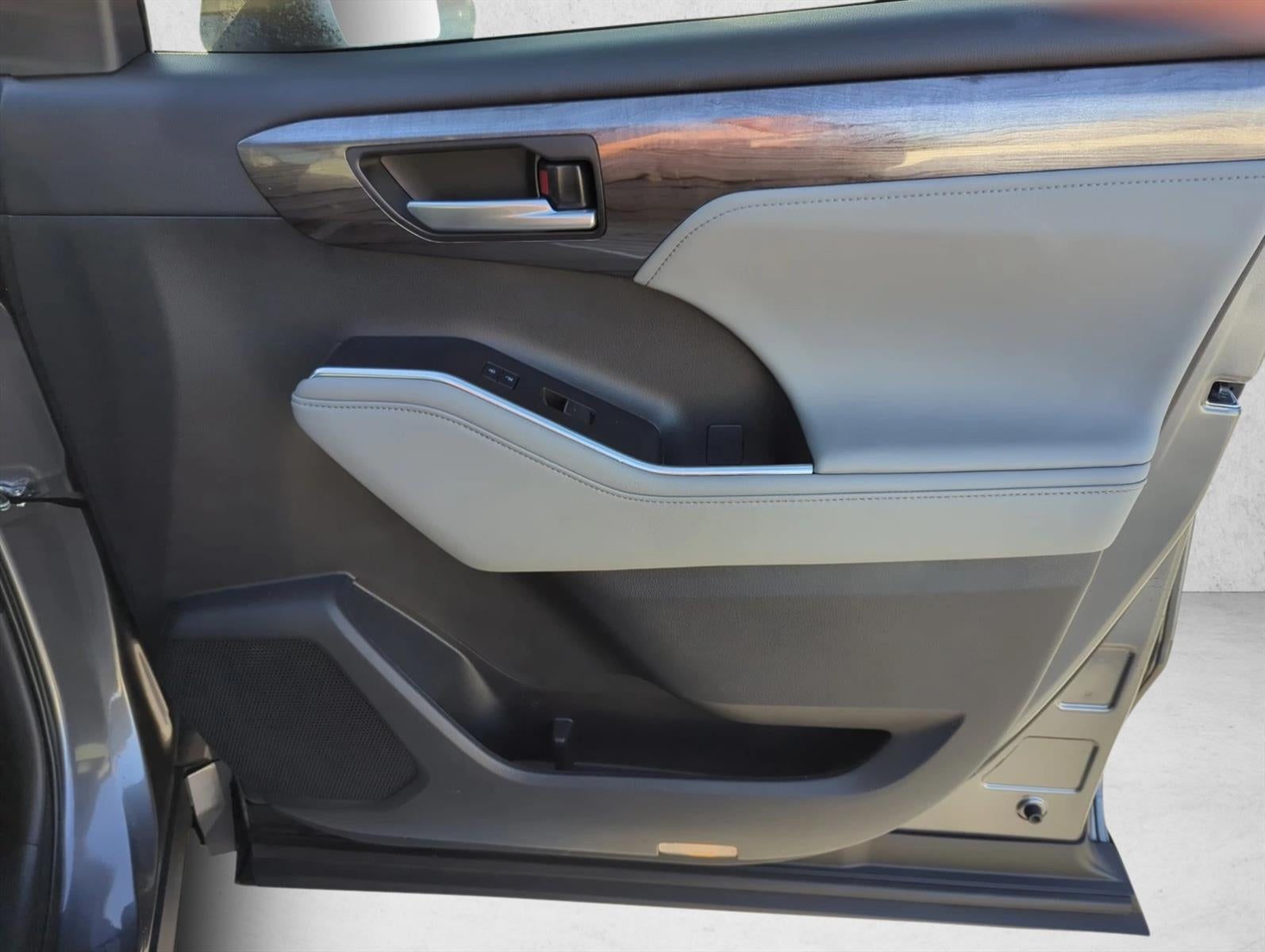 2023 Toyota Highlander Platinum FWD (Natl)