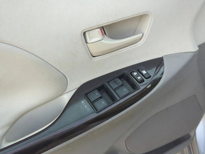 2011 Toyota Sienna 5dr 8-Pass Van V6 LE FWD (Natl)