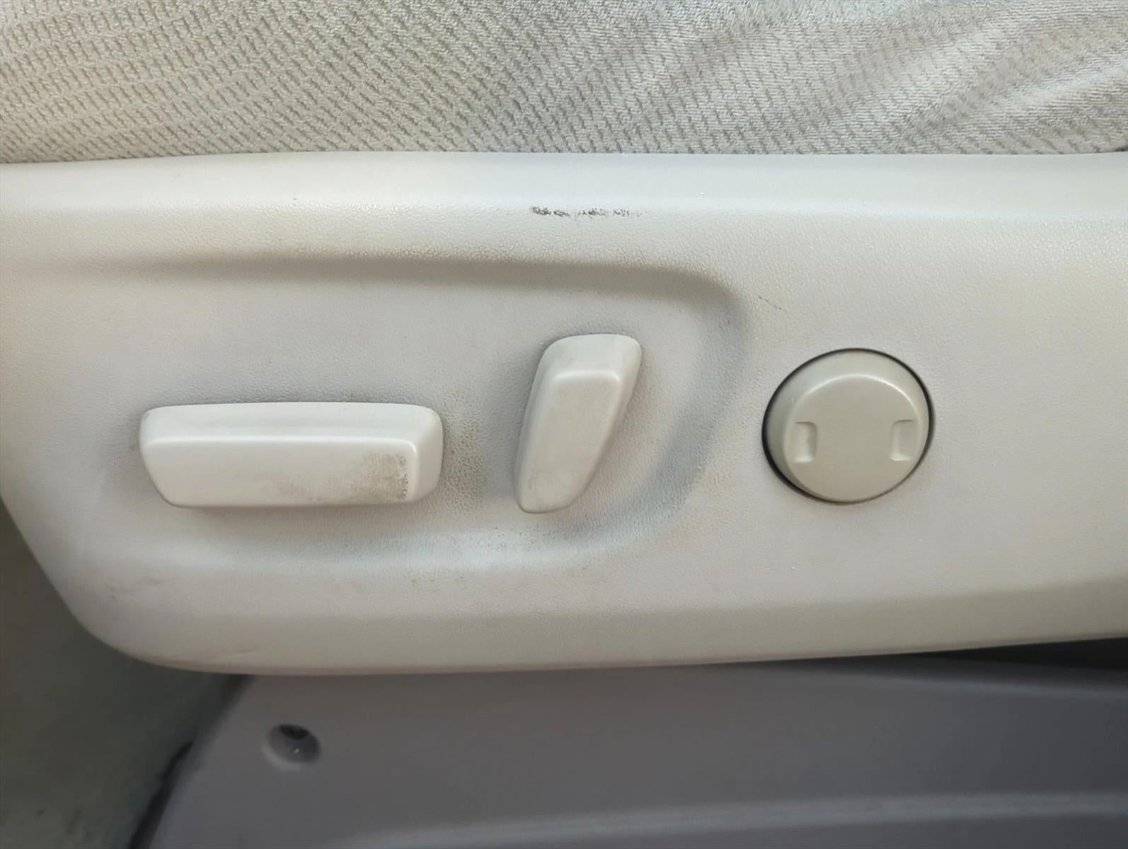 2011 Toyota Sienna 5dr 8-Pass Van V6 LE FWD (Natl)