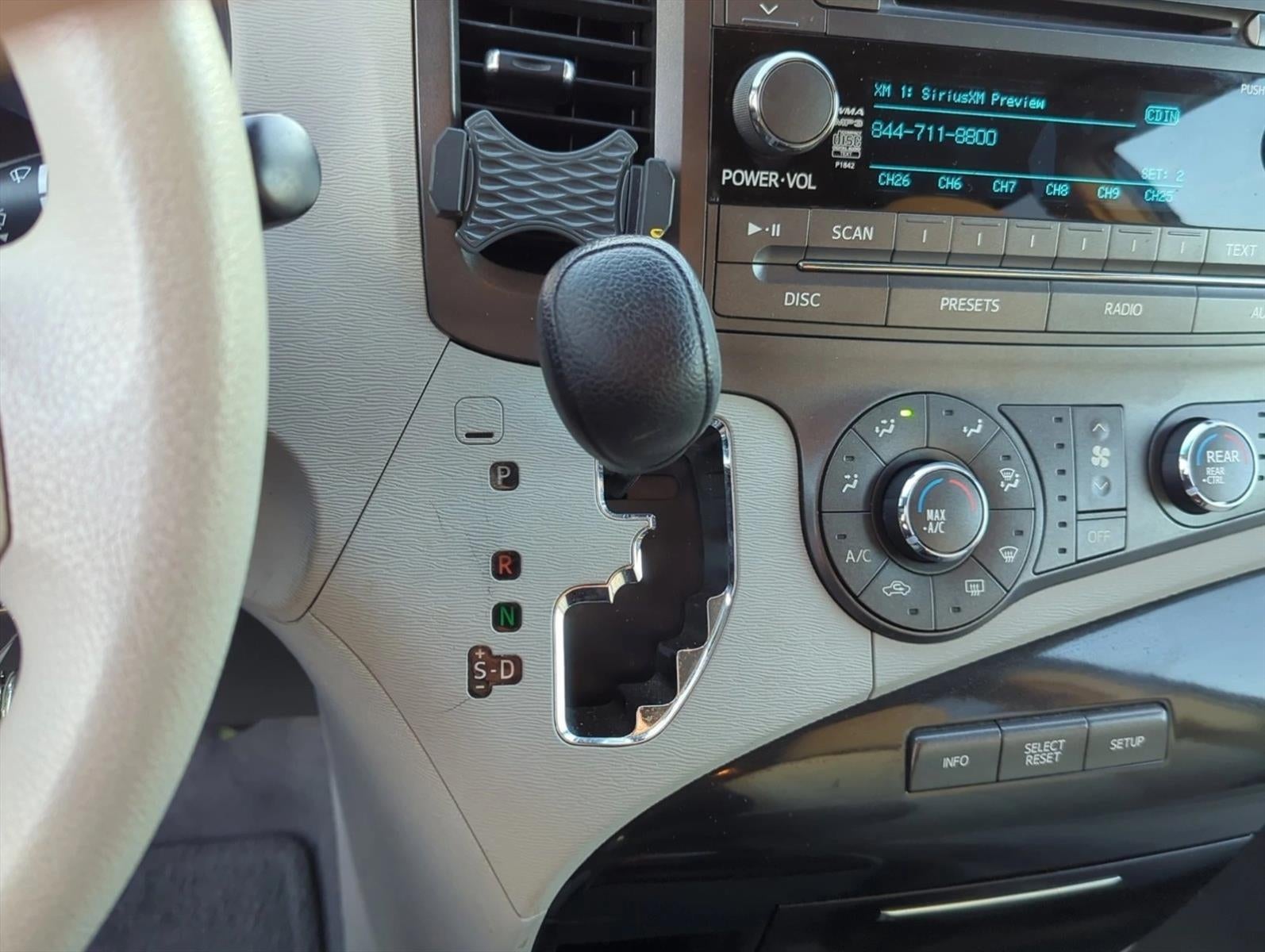 2011 Toyota Sienna 5dr 8-Pass Van V6 LE FWD (Natl)