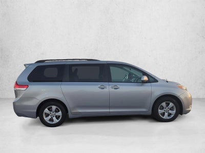 2011 Toyota Sienna 5dr 8-Pass Van V6 LE FWD (Natl)