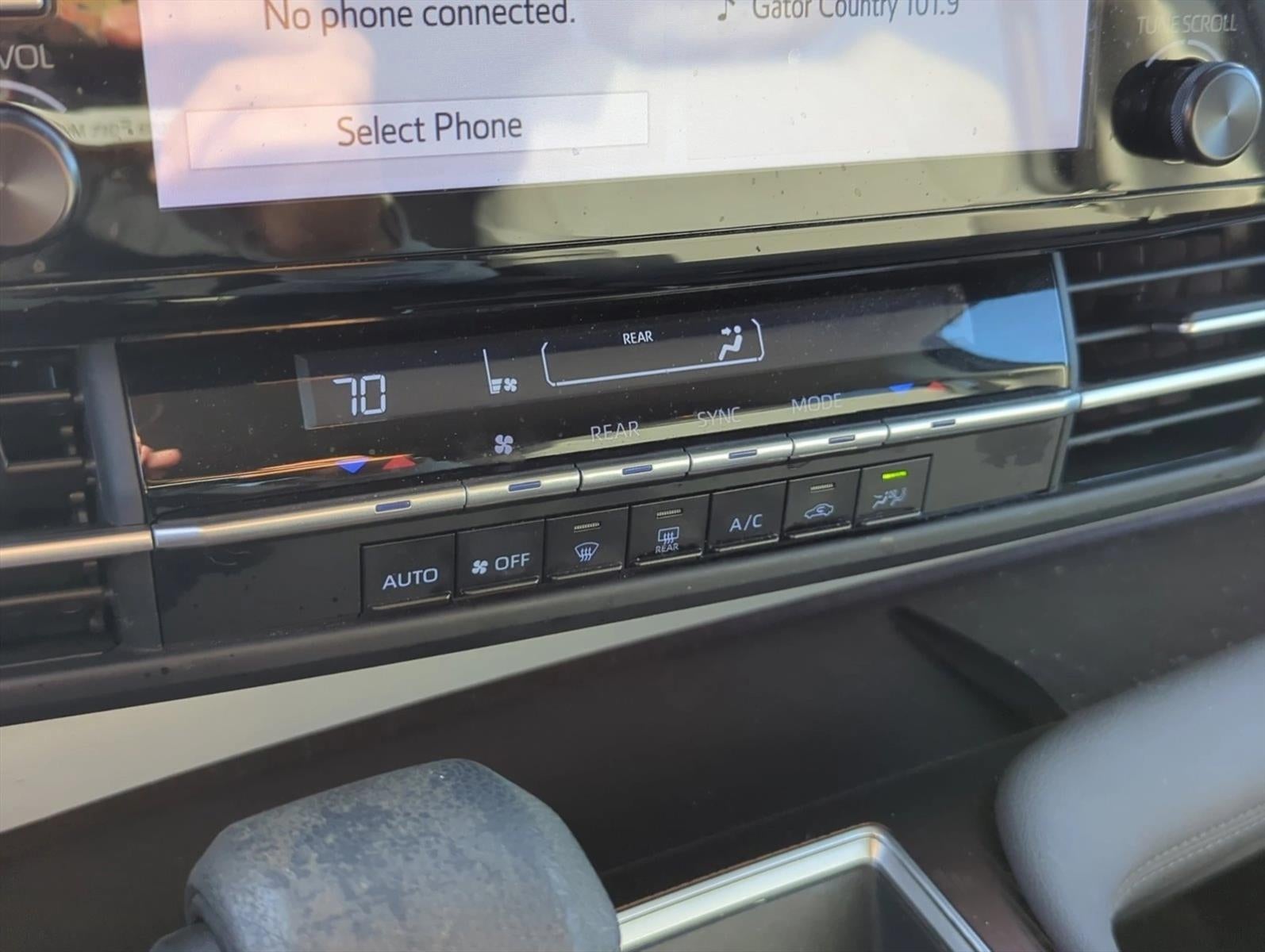 2022 Toyota Sienna LE FWD 8-Passenger (Natl)