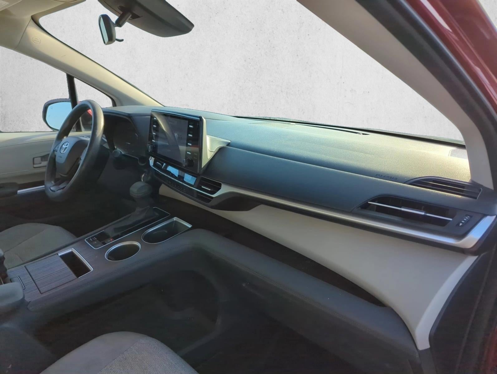 2022 Toyota Sienna LE FWD 8-Passenger (Natl)