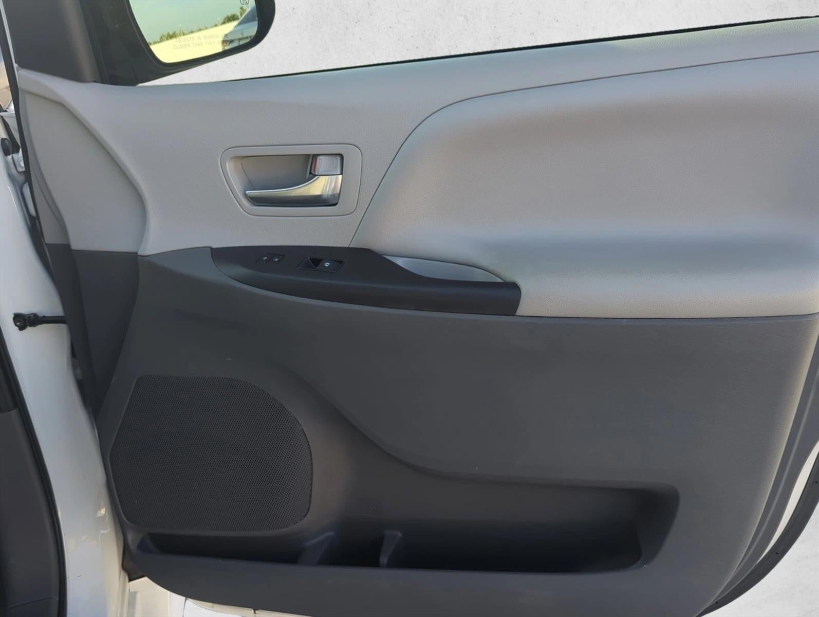2020 Toyota Sienna LE FWD 8-Passenger (Natl)