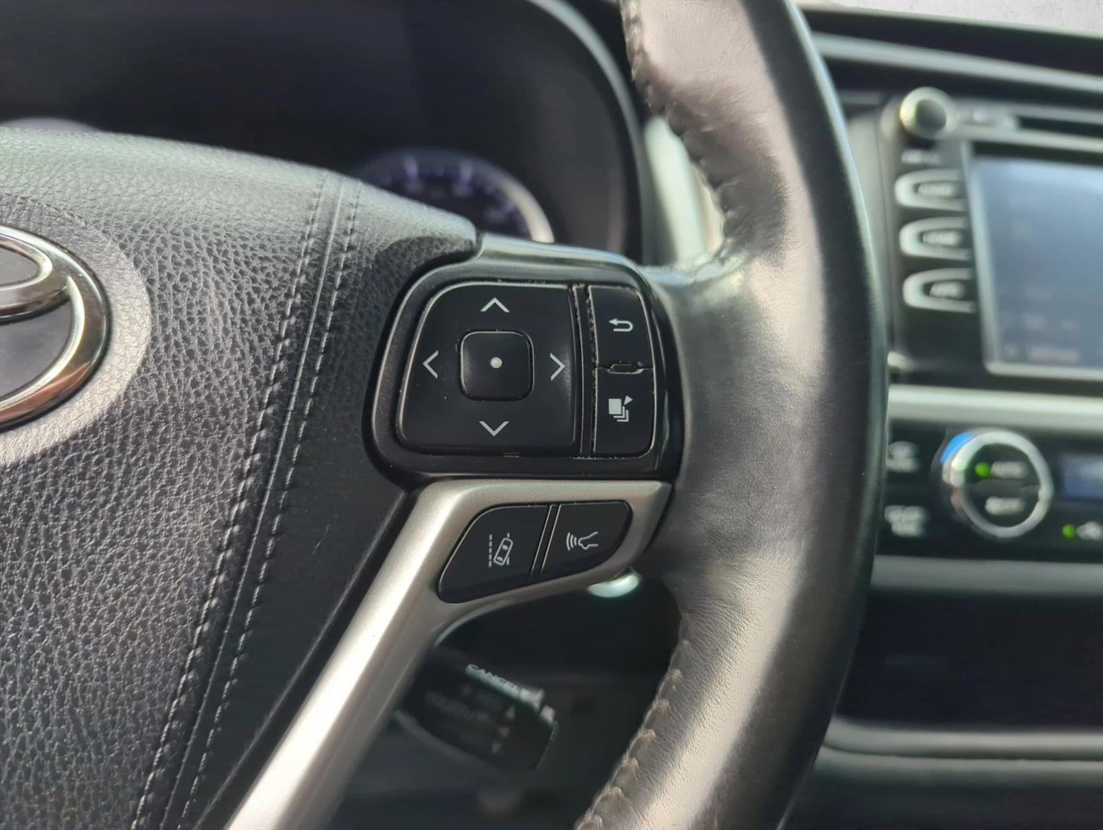 2019 Toyota Highlander SE V6 FWD (Natl)