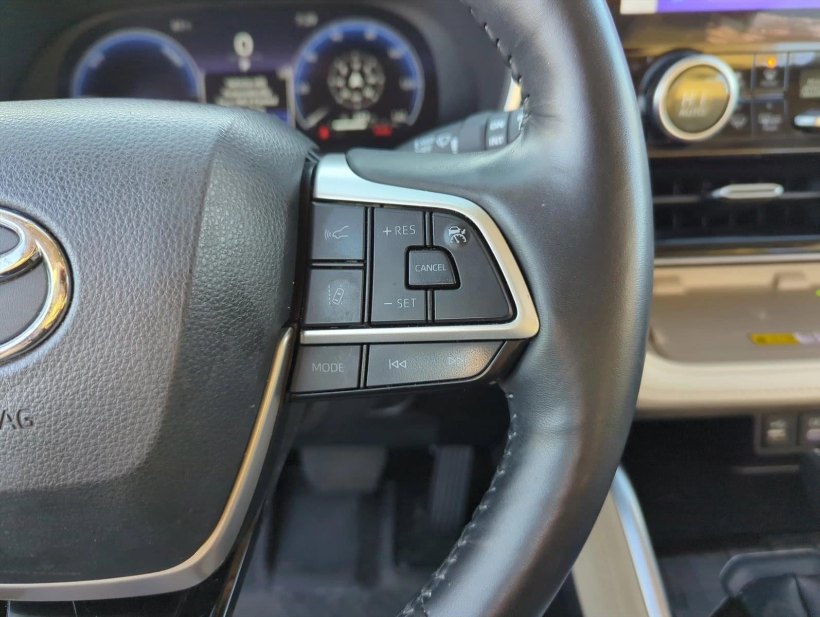 2024 Toyota Highlander Hybrid Limited AWD (Natl)