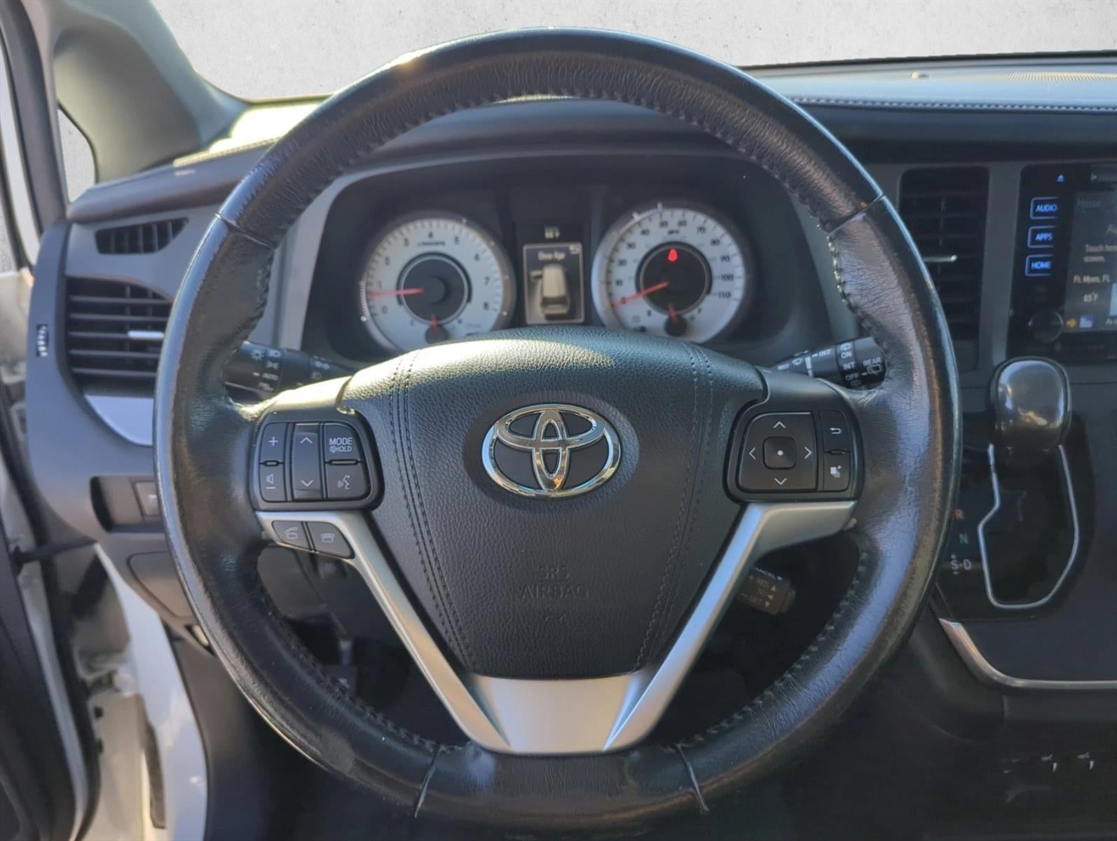 2017 Toyota Sienna SE FWD 8-Passenger (Natl)