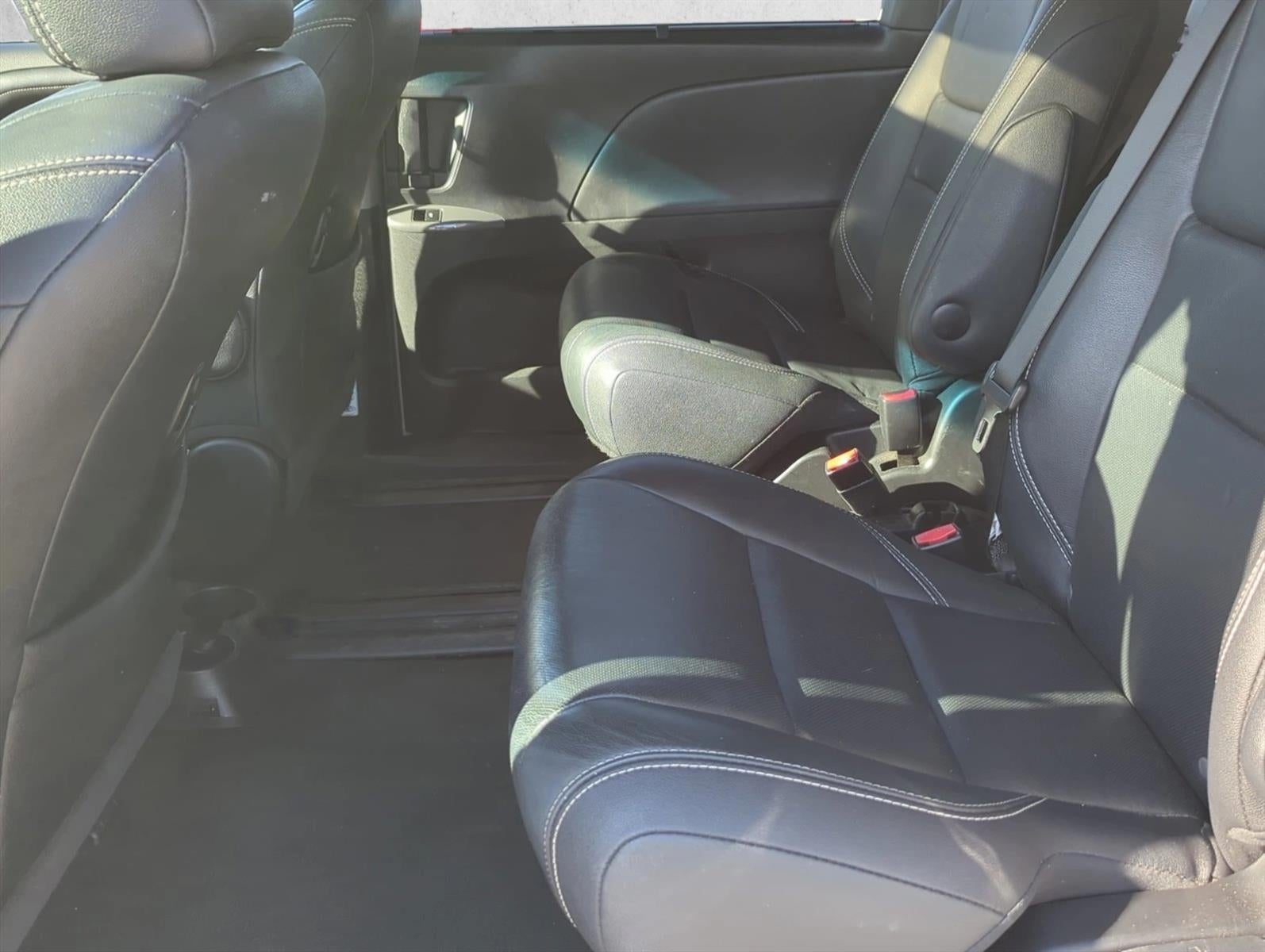 2017 Toyota Sienna SE FWD 8-Passenger (Natl)