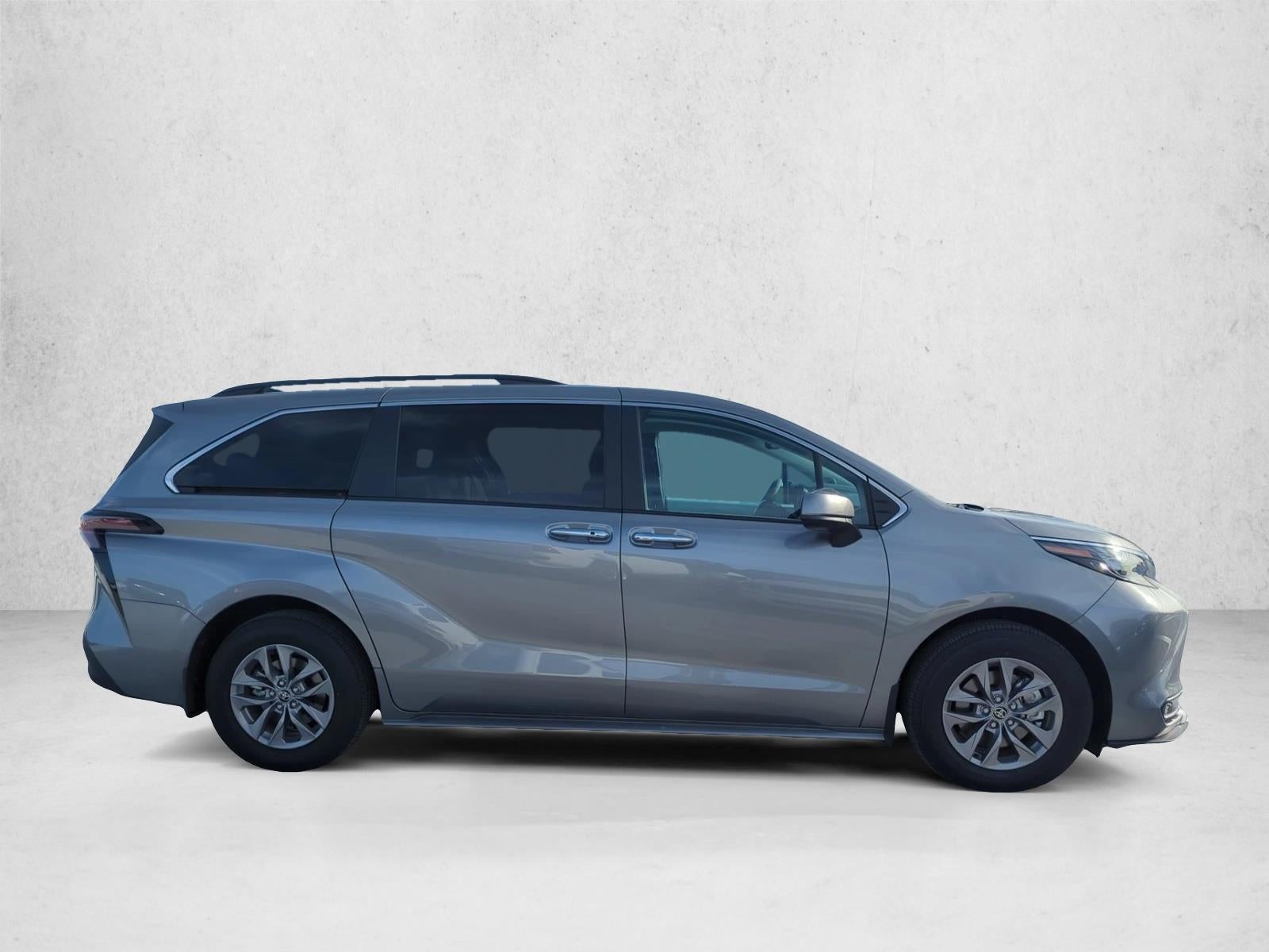 2026 Toyota Sienna XLE FWD 8-Passenger (Natl)