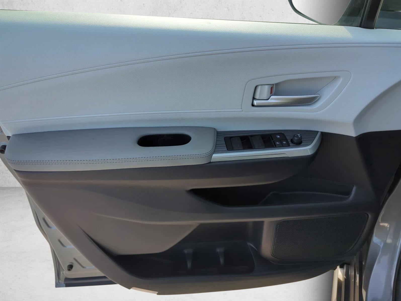 2026 Toyota Sienna XLE FWD 8-Passenger (Natl)