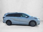 2025 Toyota Sienna XLE FWD 8-Passenger (Natl)