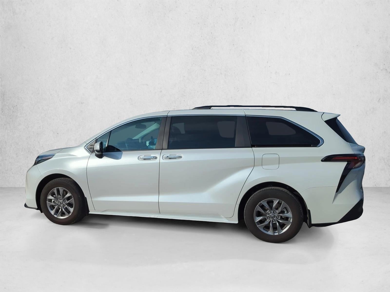 2025 Toyota Sienna XLE FWD 8-Passenger (Natl)