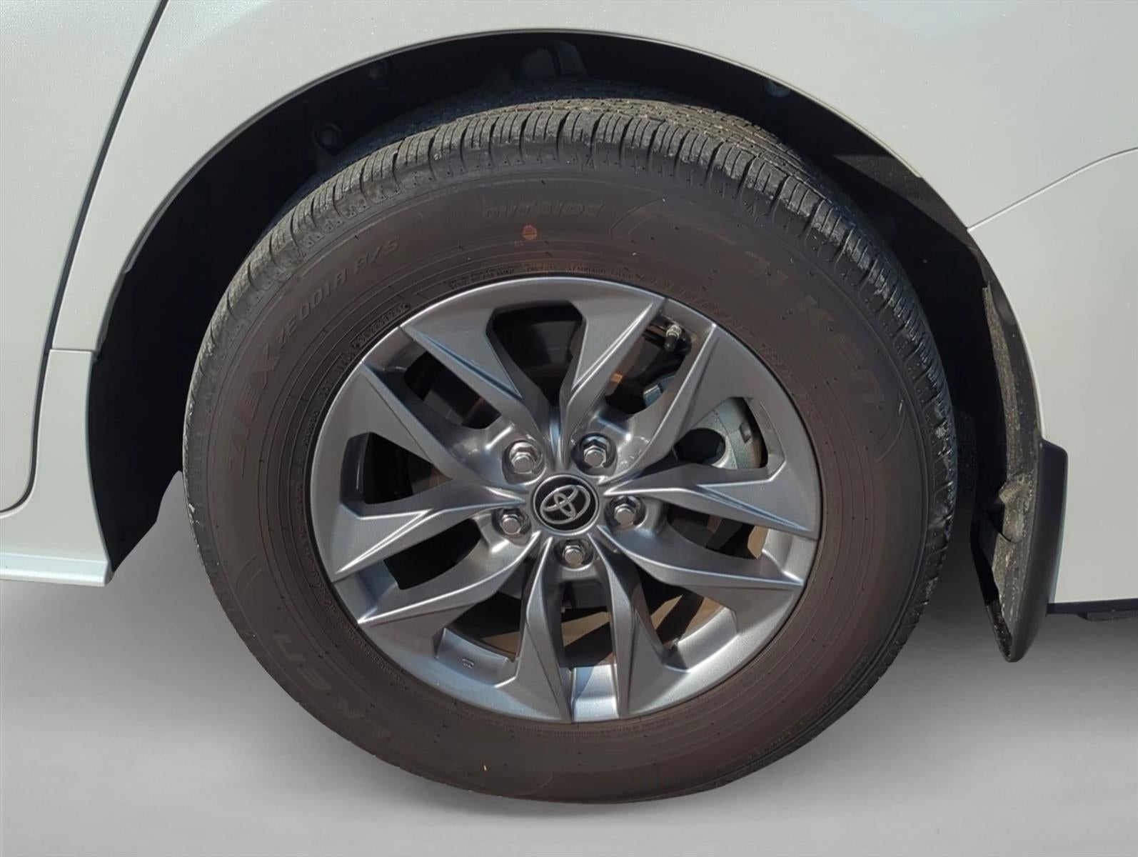 2025 Toyota Sienna XLE FWD 8-Passenger (Natl)