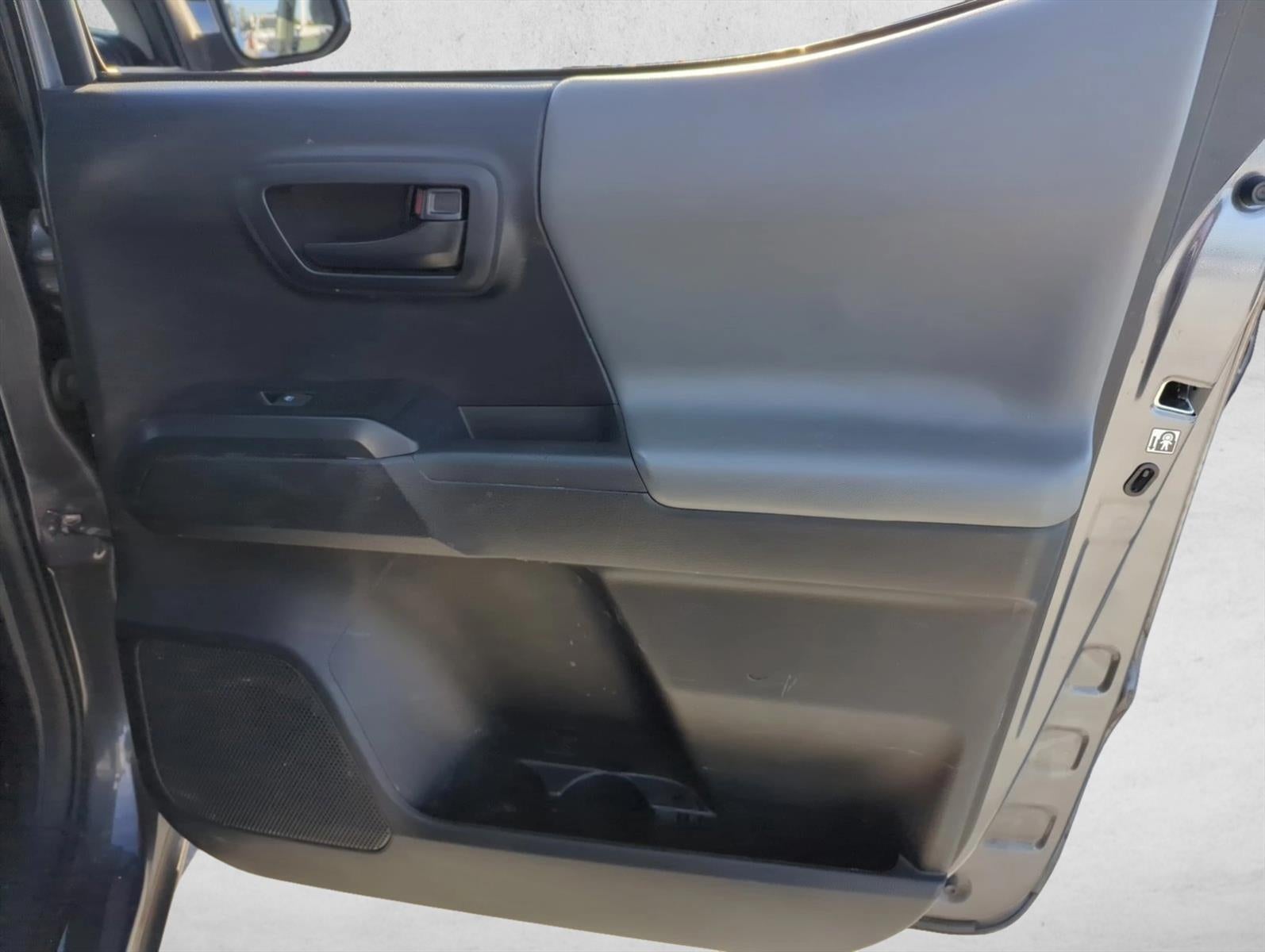 2018 Toyota Tacoma SR Double Cab 5' Bed I4 4x2 AT (GS)